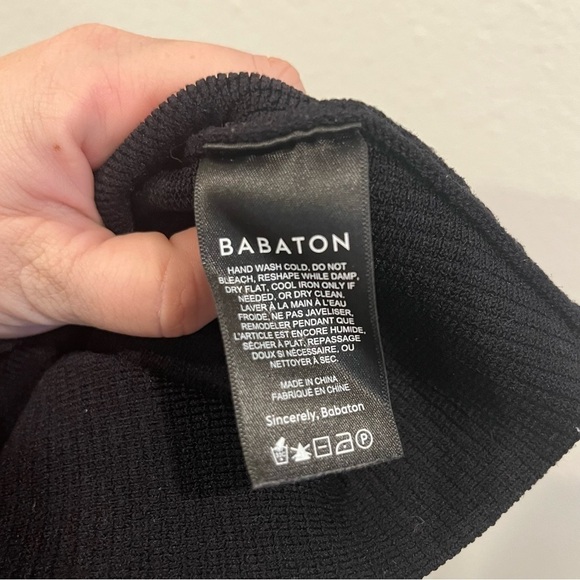 Aritzia Babaton black ribbed cropped xxsmall top figure hugging - Picture 4 of 7